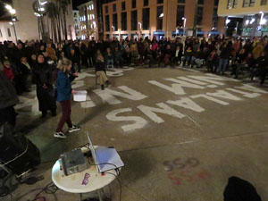 Acció de Tsunami Democràtic a la plaça de de l'U d'octubre de 2017 sota el lema 'Fem-los reflexionar'