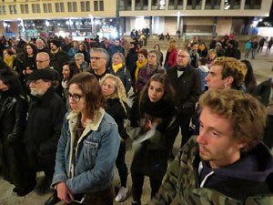Acció de Tsunami Democràtic a la plaça de de l'U d'octubre de 2017 sota el lema 'Fem-los reflexionar'