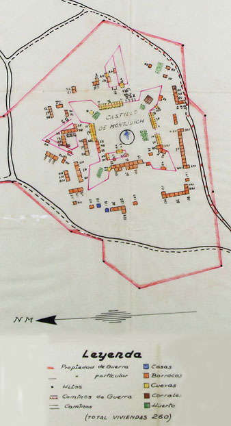 Croquis de situació de les barraques, coves i horts dins del castell de Montjuíc. 1956