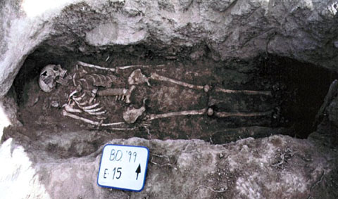 Tomba antropomorfa al cementiri jueu del Bou d'Or