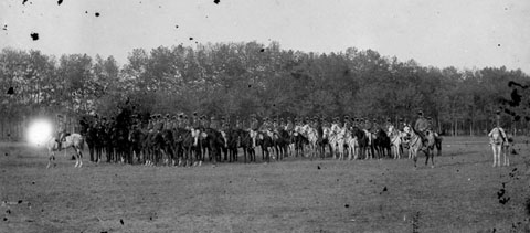 Maniobres militars al camp de Mart, a la Devesa. 1910-1920