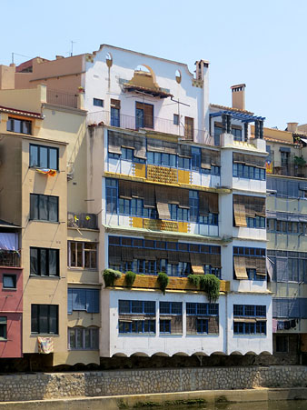 Fa&ccedil;ana sobre l'Onyar