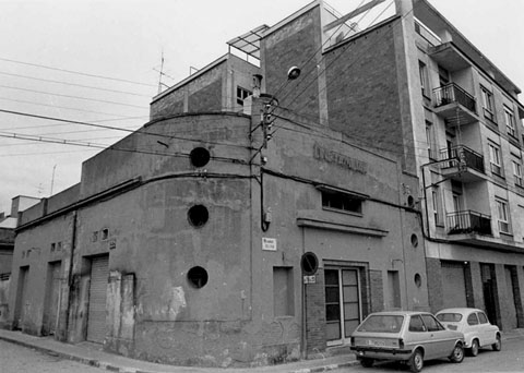 El Cinema Familiar, al carrer de l'Olivera. 1983