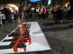 Concentraci&oacute; contra el 155 davant la subdelegaci&oacute; dels govern espanyol a la Gran Via de Jaume I