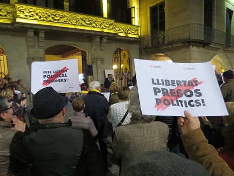 Concentració per la llibertat dels presos polítics a la plaça del Vi