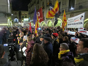 Concentració a la plaça del Vi per protestar contra la decisió del jutge del Tribunal Suprem
