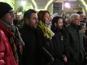 Concentraci&oacute; a la pla&ccedil;a del Vi per protestar contra la decisi&oacute; del jutge del Tribunal Suprem