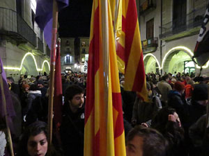Concentraci&oacute; a la pla&ccedil;a del Vi per protestar contra la decisi&oacute; del jutge del Tribunal Suprem