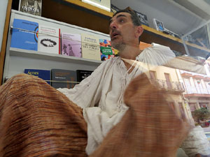 Festival Fitag 2020. Girona pren vida. Espectacles als aparadors de les botigues de Girona