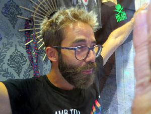 Festival Fitag 2020. Girona pren vida. Espectacles als aparadors de les botigues de Girona