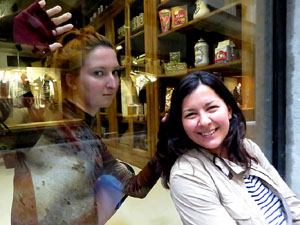 Festival Fitag 2020. Girona pren vida. Espectacles als aparadors de les botigues de Girona