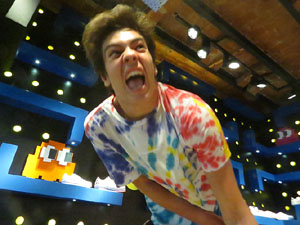 Festival Fitag 2020. Girona pren vida. Espectacles als aparadors de les botigues de Girona