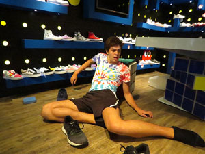 Festival Fitag 2020. Girona pren vida. Espectacles als aparadors de les botigues de Girona