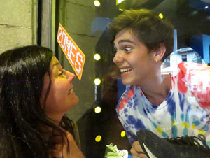 Festival Fitag 2020. Girona pren vida. Espectacles als aparadors de les botigues de Girona