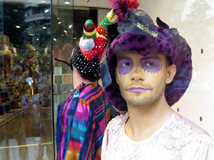 Festival Fitag 2020. Girona pren vida. Espectacles als aparadors de les botigues de Girona