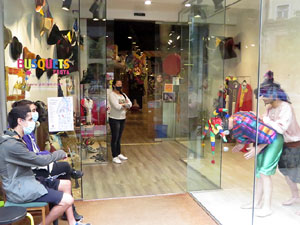 Festival Fitag 2020. Girona pren vida. Espectacles als aparadors de les botigues de Girona