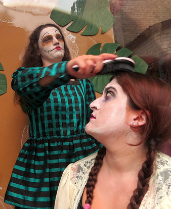 Espectacle a l'aparador de Zeppelin un m&oacute;n de jocs