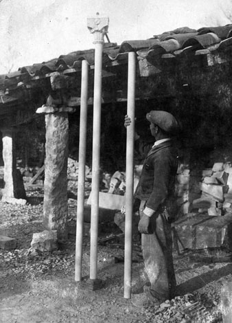 Lluís Casellas treballant a la pedrera de Can Casellas. 1925