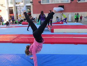 VIII Jornada de l'Esport Femen&iacute; 2020 a la pla&ccedil;a Salvador Espriu, la de Francesc Calvet i Rubalcaba, la pla&ccedil;a Catalunya i el riu Onyar