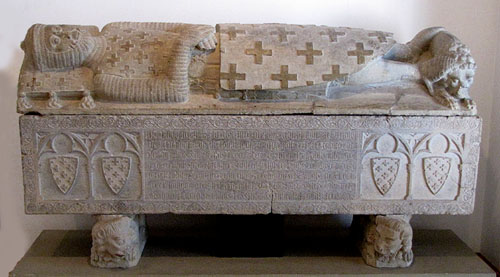 Sepultura de Jofre Gilabert de Cruïlles. Segle XIV. Pedra calcària