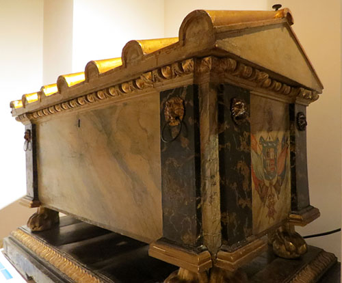 Sepulcre provisional d'Álvarez de Castro. Ca. 1810. Fusta policromada i metall
