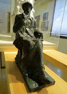 Renoir assegut. Ricard Guinó Boix. 1917. Bronze