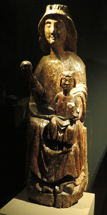 Mare de Déu amb el Nen. Segle XIV. Talla en fusta policromada