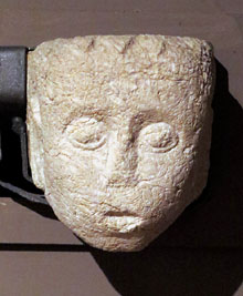 Mènsula esculturada. Segle XV. Pedra nummulítica de Girona