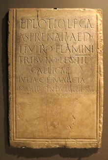 Pedestal del ciutadà Lucius Plotius Asprenas. Segle III dC