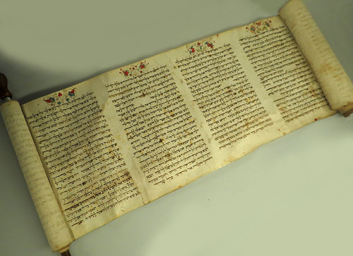 Rotlle d'Ester (Megguil·lat Esther). Tinta sobre pergamí. Fusta. Ca. 1750