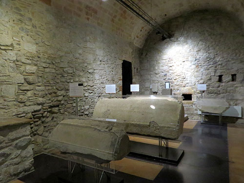 Vista parcial de una de les sales dedicades al fossar dels jueus