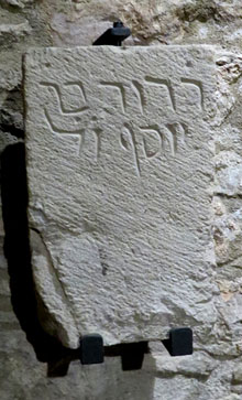 Estela funerària. Segle XIV-XV. Torres de Palau, Girona