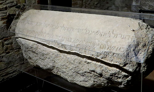 Làpida funerària. Segle XIII-XIV. Montjuïc, Girona