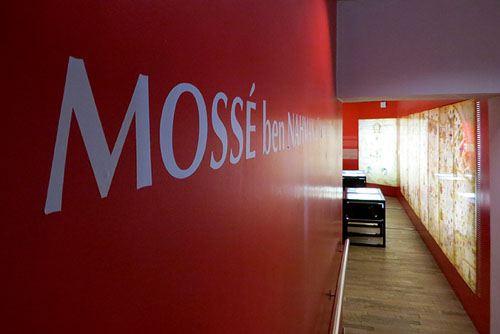 Vista parcial de una de les sales dedicades a la cultura i l'activitat econòmica dels jueus de Girona