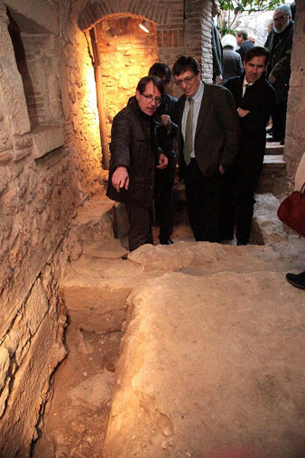 Presentació de les restes del micvè. 2014