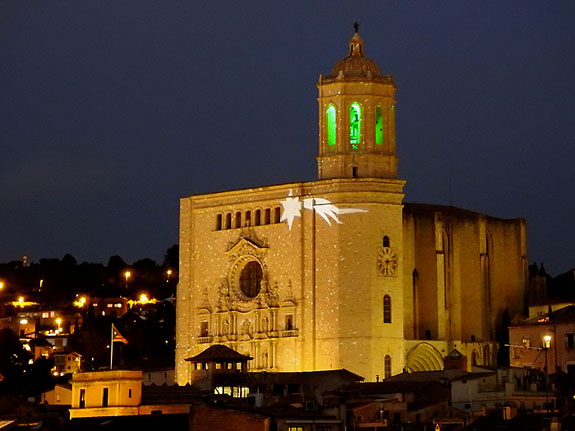 La Catedral il·luminada per l'arribada dels Reis