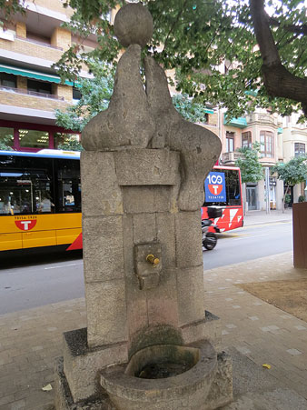 La font de 'Les foques', obra de Paco Torres Monsó