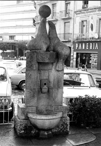 La font de 'Les foques', obra de Paco Torres Monsó. 1973