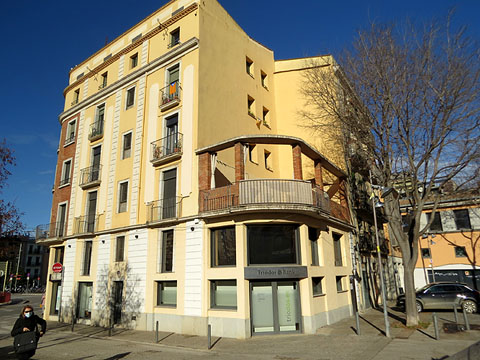 Edificis de la banda oest de la plaça