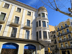 La plaça del poeta Marquina, antiga plaça de l'Estació o del Carril