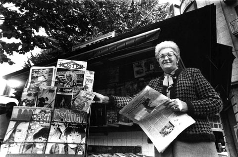 Júlia Azcona Pérez, propietària del quiosc de Jaume I. 1983