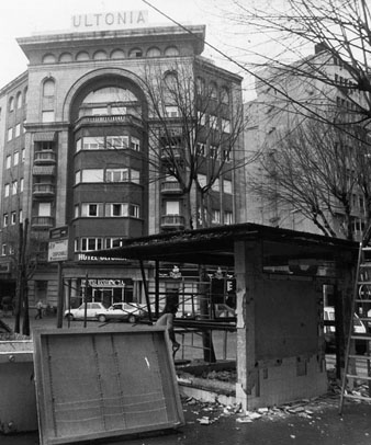 Desmuntatge i renovació del quiosc de Jaume I. Gener 1988