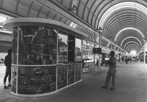 Quiosc a l'antiga estació d'autobusos. 1985