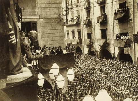 Parlament de Francesc Macià des del balcó de l'Ajuntament de Girona