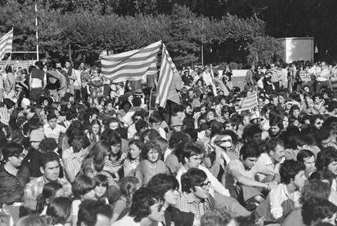 Diada Nacional de Catalunya a la pista d'atletisme de la Devesa. 11/09/1976