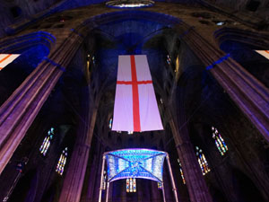 Representaci&oacute; de la Consueta de Sant Jordi cavaller a la nau g&ograve;tica de la Catedral