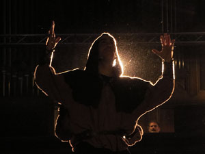 Representaci&oacute; de la Consueta de Sant Jordi cavaller a la nau g&ograve;tica de la Catedral