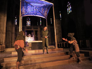 Representaci&oacute; de la Consueta de Sant Jordi cavaller a la nau g&ograve;tica de la Catedral