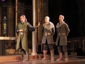 Representaci&oacute; de la Consueta de Sant Jordi cavaller a la nau g&ograve;tica de la Catedral
