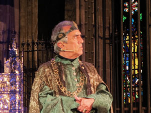 Representaci&oacute; de la Consueta de Sant Jordi cavaller a la nau g&ograve;tica de la Catedral